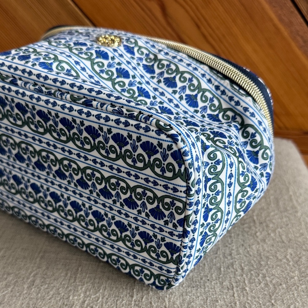 NWT Mary Square Kiss and Make Up Bag - Picture 3 of 5